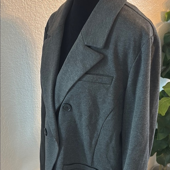 Bagatelle Collection Women's Double-Breasted Gray Blazer - Picture 8 of 9